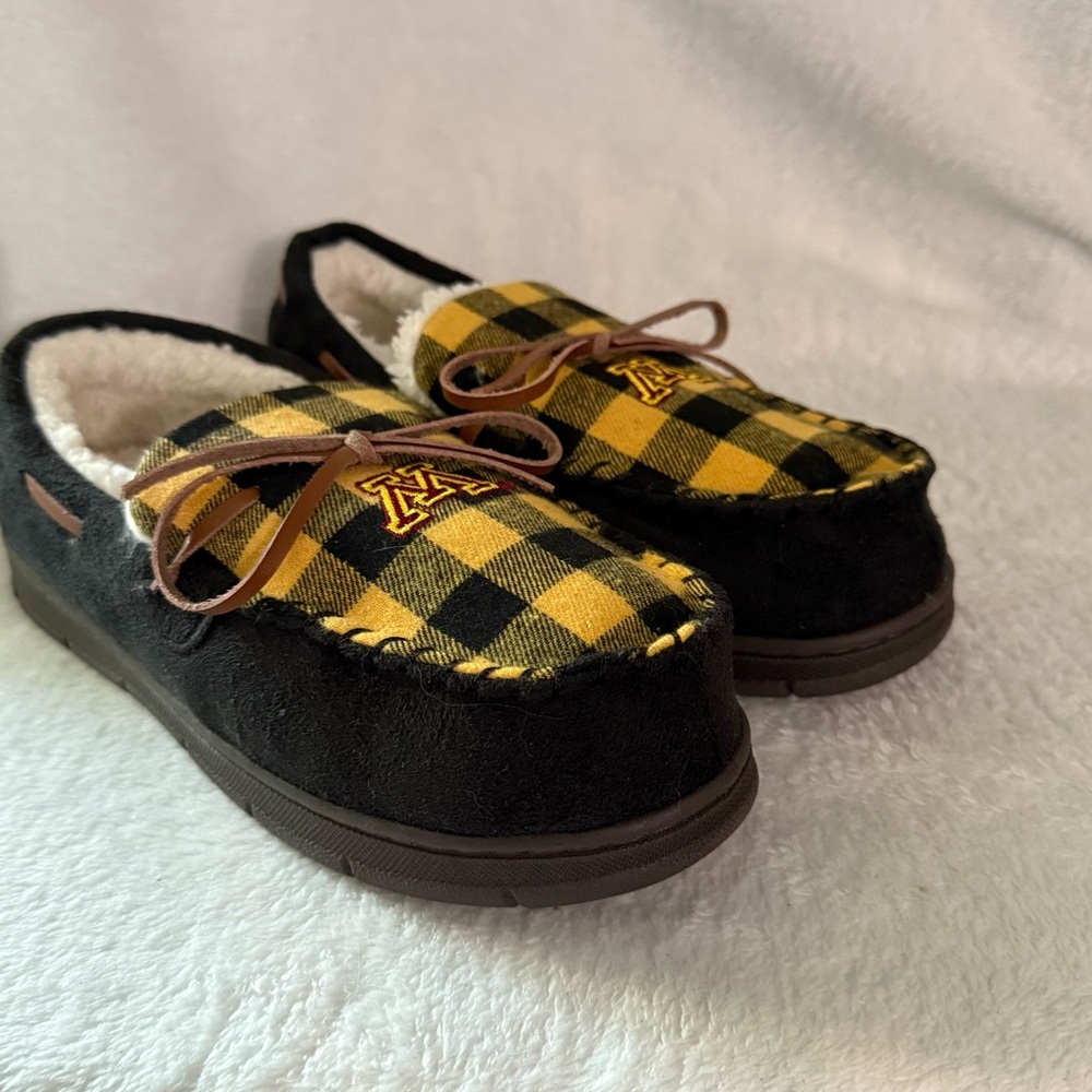 Minnesota Moccasin Women’s Slippers Size Small Slip On Flannel FoCo‎ NWOT